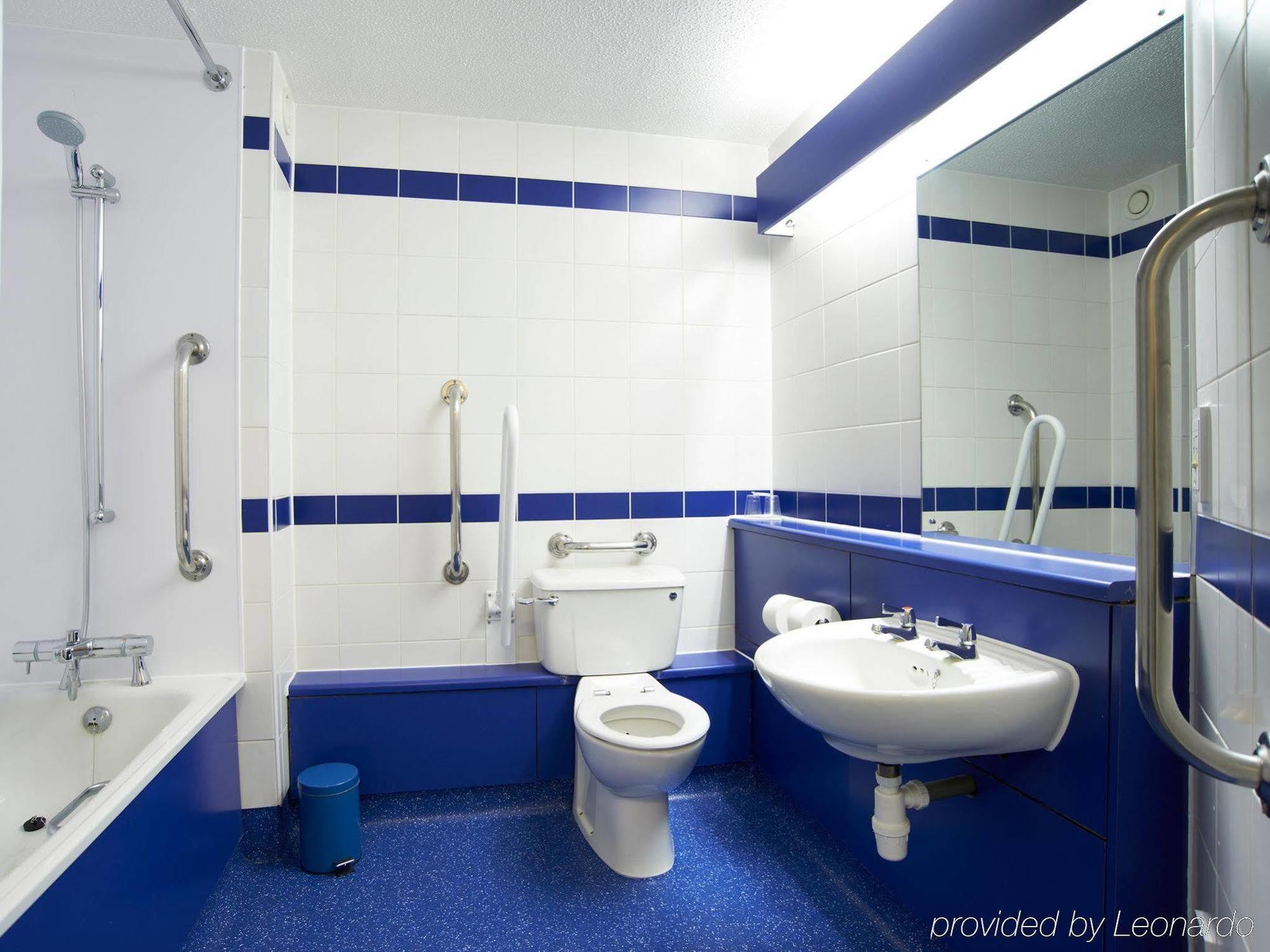 Travelodge Manchester Central Екстериор снимка
